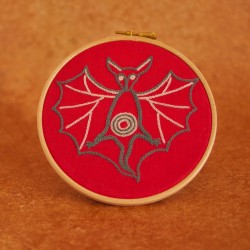 La chauve-souris : Kit de broderie médiévale pour débutant