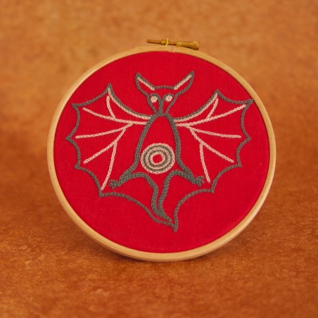 La chauve-souris : Kit de broderie médiévale pour débutant