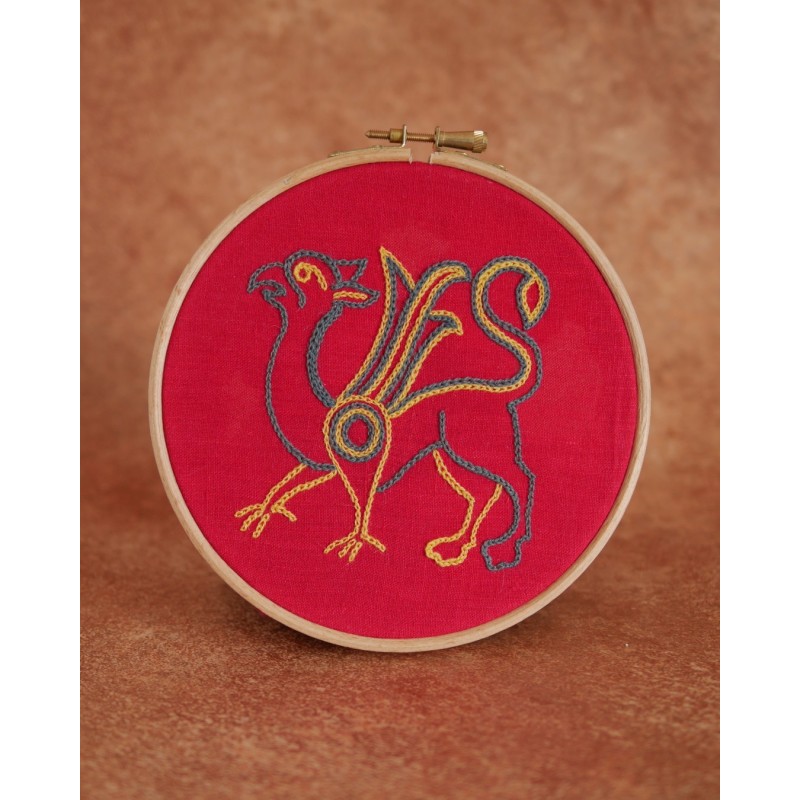 Le Griffon : Kit de broderie médiévale pour débutant Le Griffon : Kit de broderie médiévale pour débutant