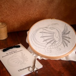 Kit de broderie noire renaissance : Ouroboros