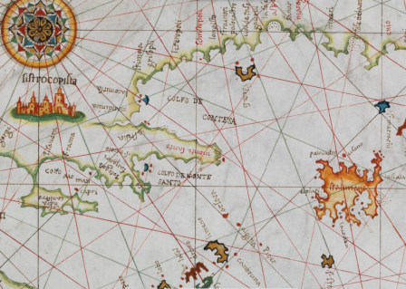 Carte de la Mer Egée, la côte est verte et jaune. Il y a de petites îles. Il y a une rose des vents avec beaucoup de lignes de vents dans tous les sens. Et une cité dessinée en rouge et jaune dans les tons de la carte.