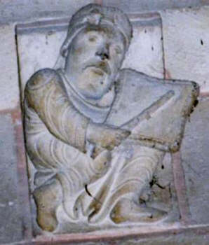 Musicien jouant du deff avec une baguette - Cathédrale de Poitiers