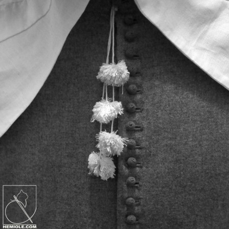 13-detail-pompons-boutonnieres-01.JPG